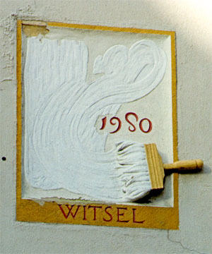 de man die zijn handtekening zette voor de restauratie van dit pand heette witsel...