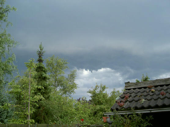 vijf minuten voor het onweer losbarstte...