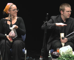 twee leden van het orkest...
