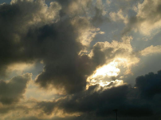 tegen zonsondergang zit er een hoop kleur in de lucht...