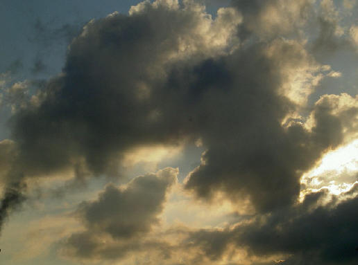 wolken boven de stad