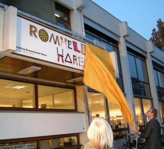 burgemeester onthult logo...