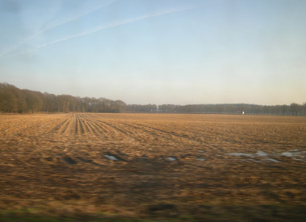 akker met plassen