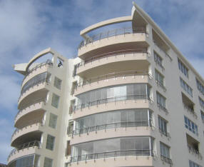 flats langs de oceaankust in kaapstad