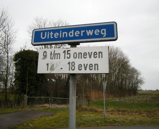 de uiteinderweg leidt naar een gehucht dat uiteinde heet...