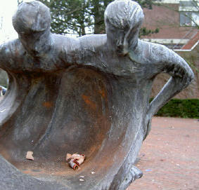 gelukkig kan dit beeld tegen een stootje...