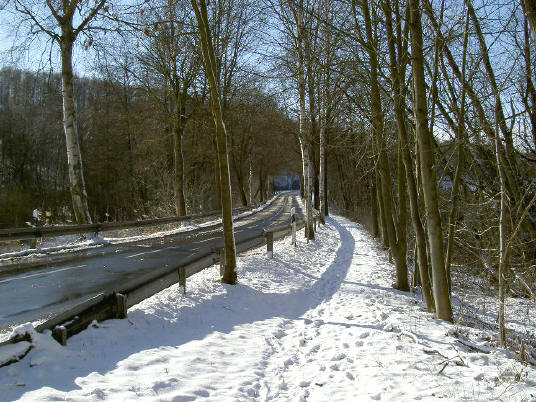 eerst even een klein stukje langs de weg...