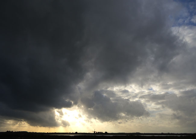 donkere lucht, blauw en de zon... oktober 2012