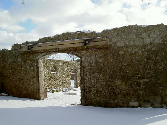 poort in scheve muur...