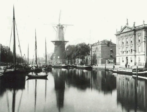molen de hoop - het grote gebouw is het erasmiaans, waar leopold elke dag zat...