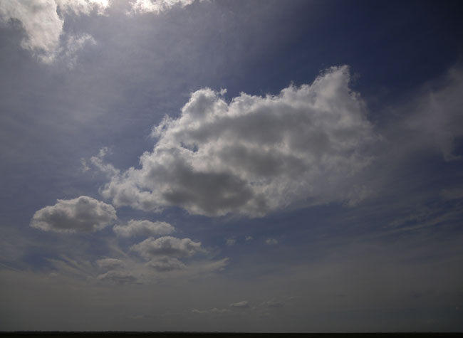 een gewone wolkenlucht ter afwisseling-...