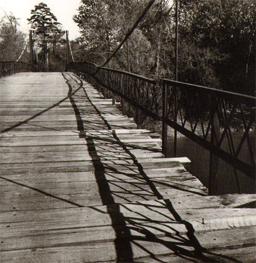 de structuur van een houten brug...