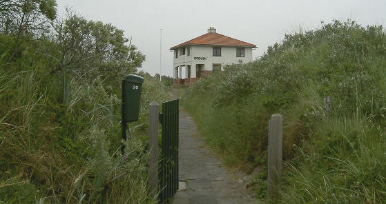 het laatste huis aan de rechterkant van de weg...