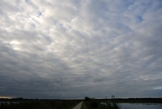langzaam schuivende wolkenpartijen...