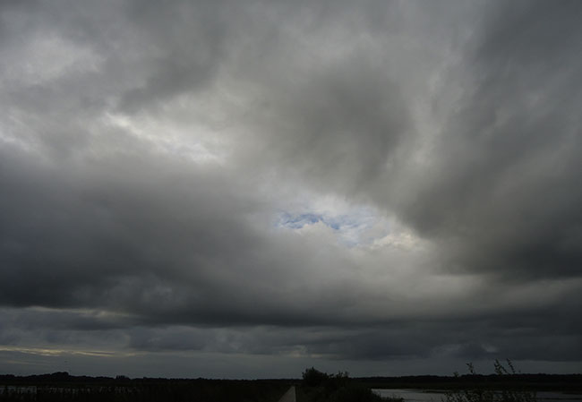 donker, met een blauw gaatje...