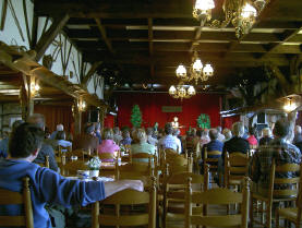 de zaal van erve kots waar de stone valleyconcerten plaatsvinden...