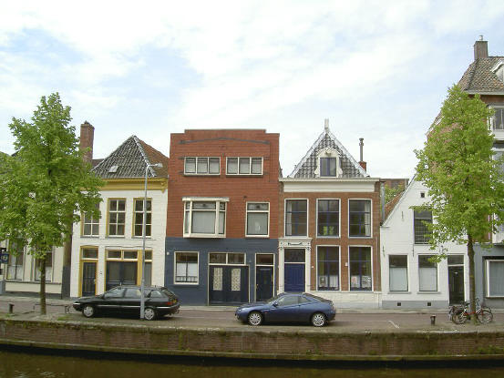 en af en toe een heel klein huisje ertussen...