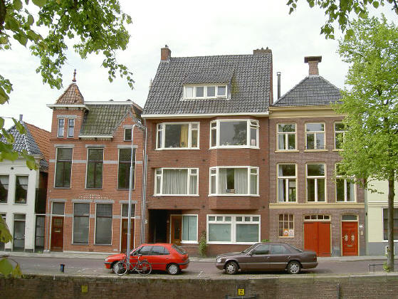 deze kant van de a liep sneller onder water, vandaar dat lage der a....