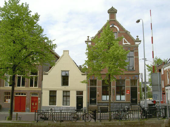 bij de tweede brug...