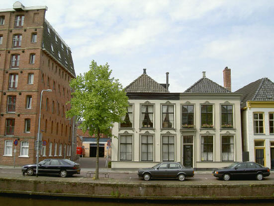 herenhuizen vallen in het niet...