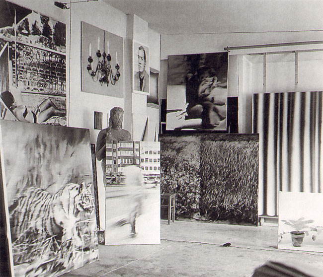 en steeds zag het atelier er weer anders uit...