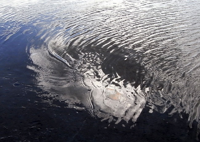 de zee is constant in beweging...