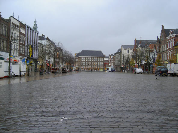 kijkend richting grote markt...
