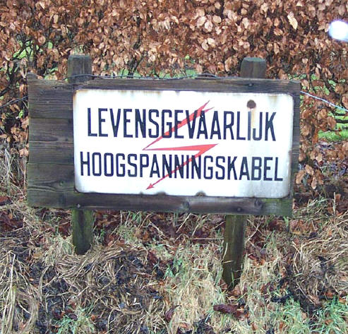 de hoogspanningskabel is het kabeltje van de schrikdraad...