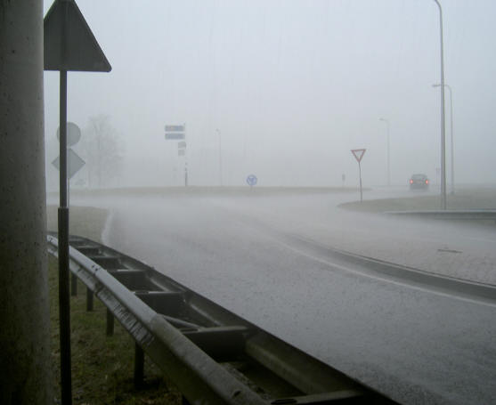 rotonde in de regen...