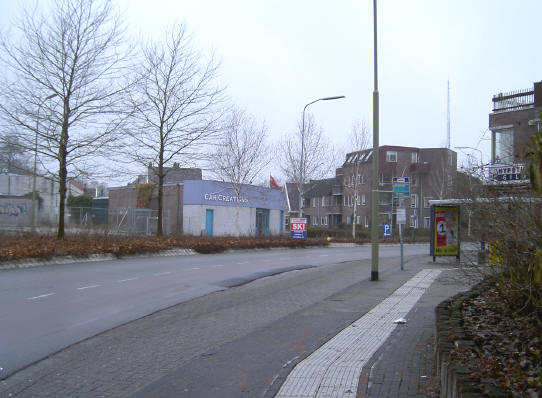 de bushalte waar de bus terug zou komen...