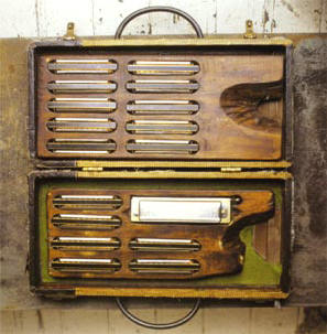 dermody's mondharmonicakoffertje...