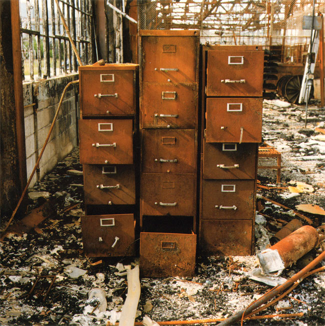 verlaten hoofdgebouw, verwoest bij brand in 1995, gefotografeerd in 1996