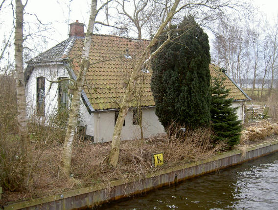 ook bij het sluisje...