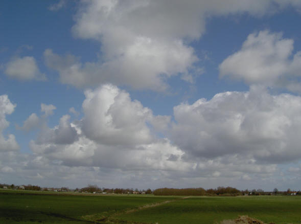 zon half achter een wolk...