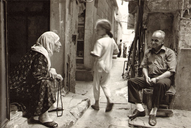 steegje in vluchelingenkamp bourj el barajneh in beiroet...