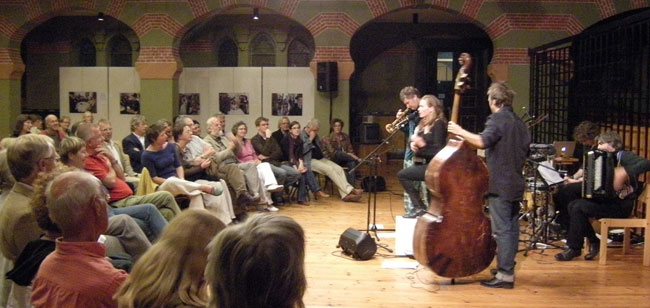 nikitov en vloeimans in de synagoge
