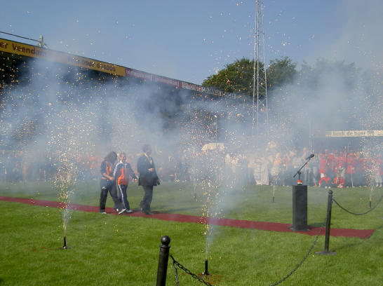 hans alders en twee deelnemers...