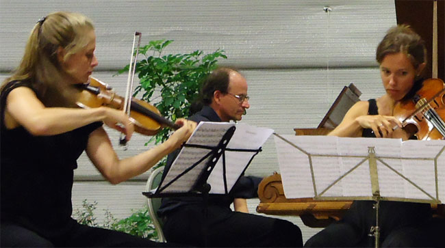 eva stegeman en meintje de roest, met maarten van veen achter de piano