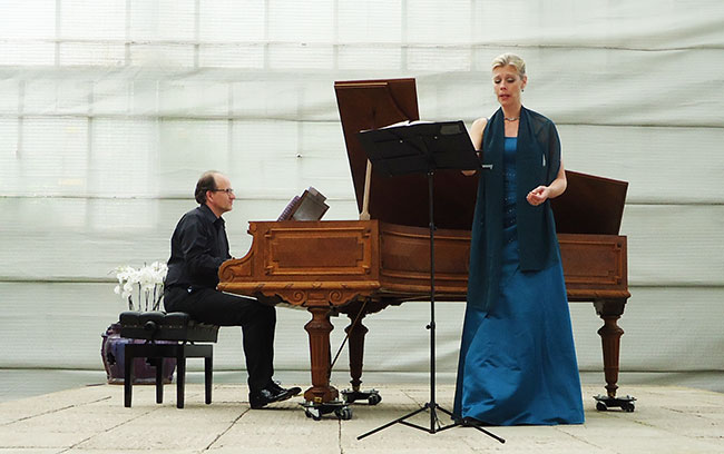en onderschat de pianist niet...