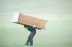 man met kast...