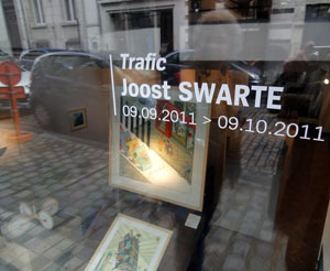 het raam van de galerie...