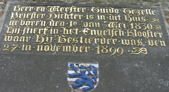 gevelsteen guido gezellemuseum, dat dus ook zijn geboortehuis was...