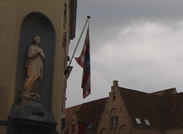 de vlag uit voor maria...