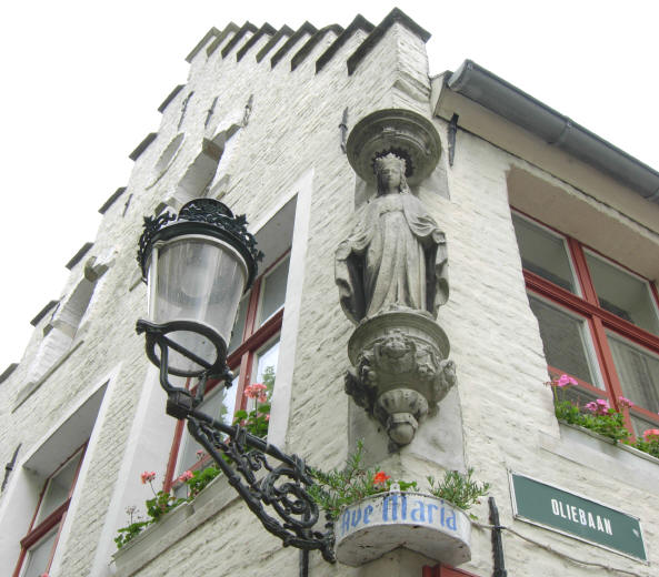 een majesteitelijke maria...