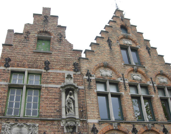 twee doorsnee brugse geveltjes...