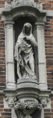 hmmm... is dit maria wel, met dat zwartgeblakerde koppie en die bs druiven?...