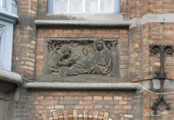 voor de verandering maria als reliëf...