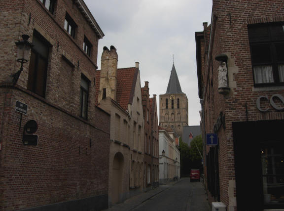 op de een of andere manier wordt brugge ook wat knusser van al die maria's...