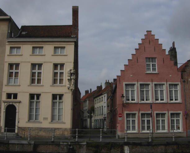 aan een van de grachten van brugge...
