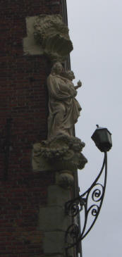maria met lamp...